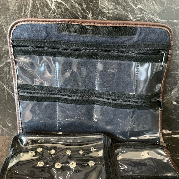 SILVER SAFEKEEPER Travel Toiletry Bags (2) - Picture 9 of 16